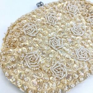 VTG Beaded Roses Clutch